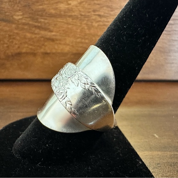 Silver Saddle Spoon Ring - Picture 4 of 16
